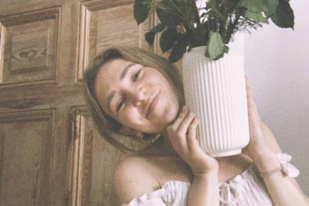 “Call it masochism, call it cleanliness”: Daphne Gale Opens a Window with ‘Quietude’