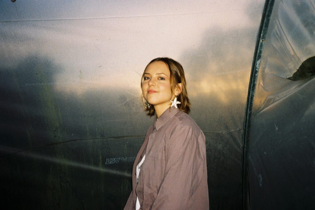 “A Big Joyful Loud Mess”: Stella Dunai Finds the Courage to Connect on “Move on!"