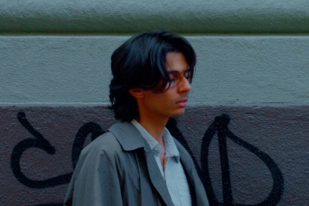 “Every Step I Fall”: Antonio Miguel Areia Dances with Desperation on “Zugzwang,” a Seductive Debut of His ‘Evil Bossa’ Sound